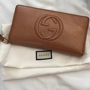 Gucci soho zippy wallet